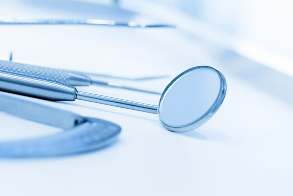 Dentalinstrumenter på tandklinik